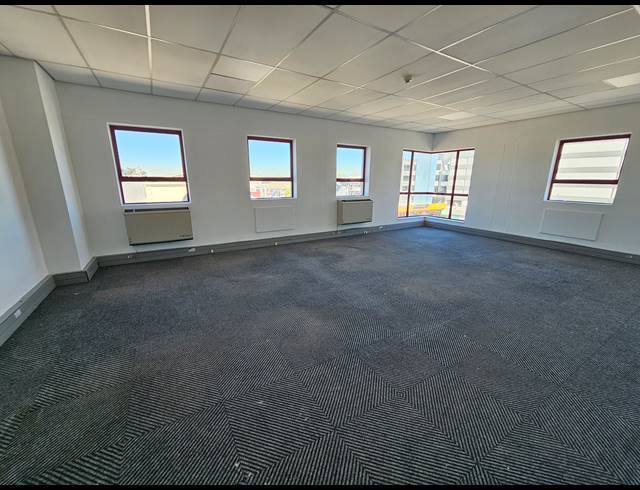 340M² OFFICE TO LET IN TYGER VALLEY